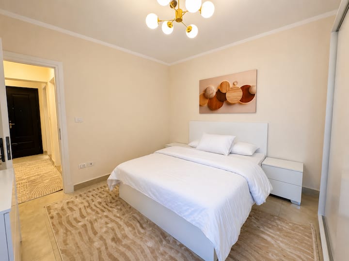 Cozy 1 BDR Apartment In Rehab City: Bedroom