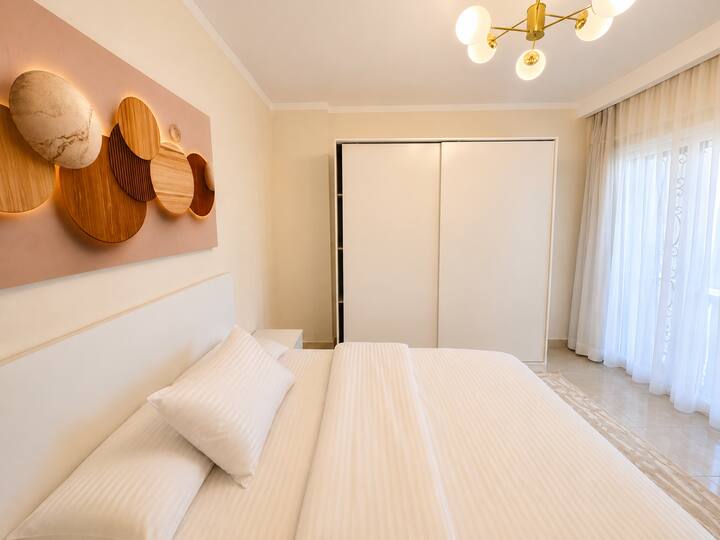 Cozy 1 BDR Apartment In Rehab City: Bedroom