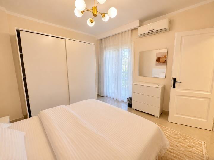 Cozy 1 BDR Apartment In Rehab City: Bedroom