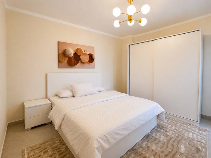 Cozy 1 BDR Apartment In Rehab City: Bedroom