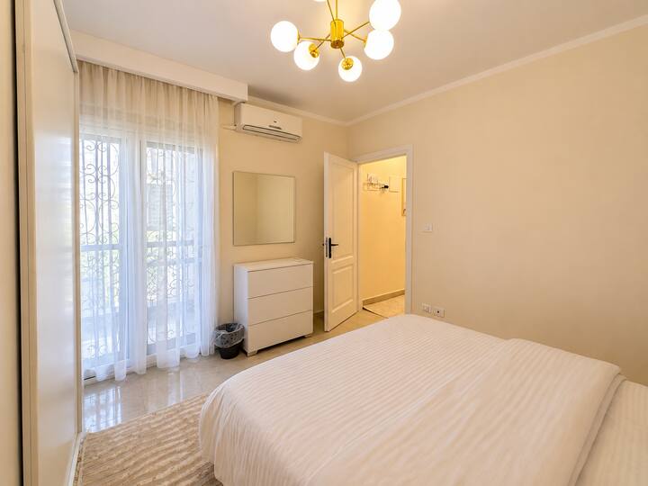 Cozy 1 BDR Apartment In Rehab City: Bedroom