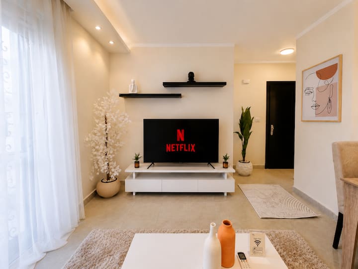 Cozy 1 BDR Apartment In Rehab City: Living room