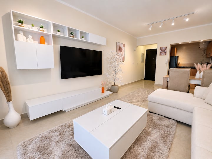 Sky 2 BDR 2 Baths Apt In Rehab City: Living room