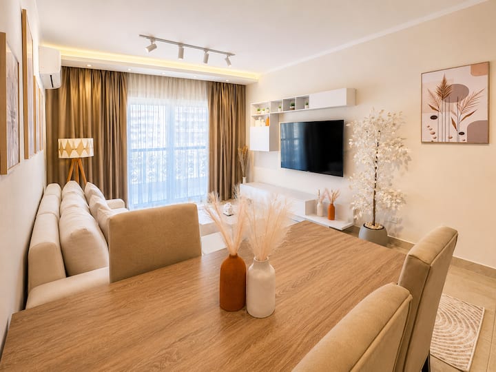Sky 2 BDR 2 Baths Apt In Rehab City: Living room