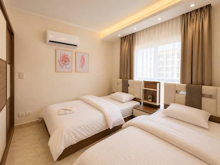 Sky 2 BDR 2 Baths Apt In Rehab City: Bedroom 2