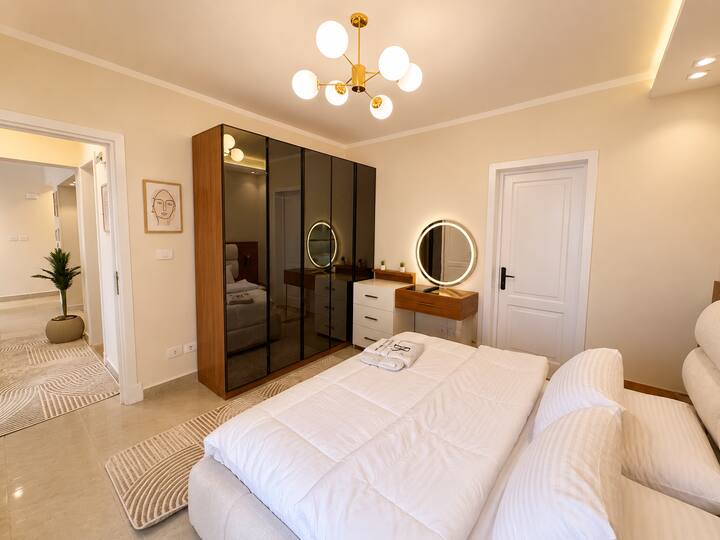 Sky 2 BDR 2 Baths Apt In Rehab City: Bedroom 1