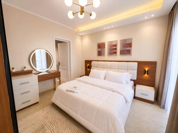 Sky 2 BDR 2 Baths Apt In Rehab City: Bedroom 1