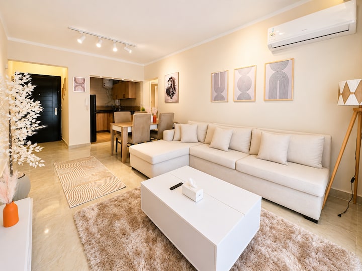 Sky 2 BDR 2 Baths Apt In Rehab City: Living room
