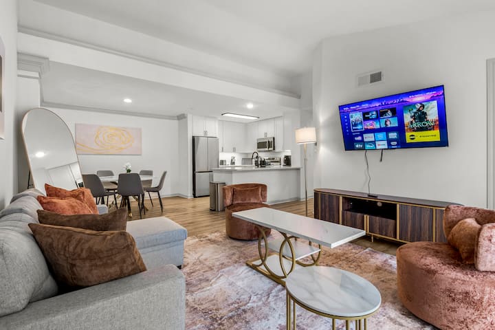 Prime River Oaks 2br | Pool, Gym & Parking| Pet Ok - Houston, TX