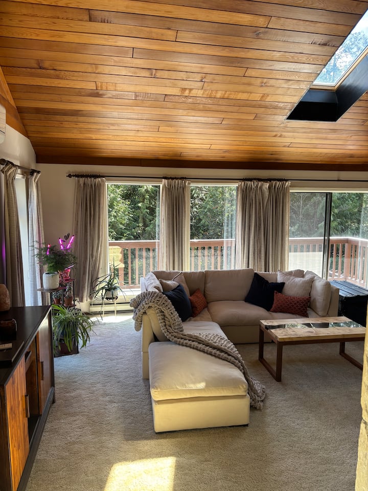 Q’s Lake House - Port Alberni