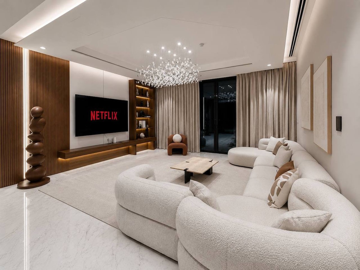 6BR Lamborghini Luxury Villa | Cinema, Spa & Pool - 5