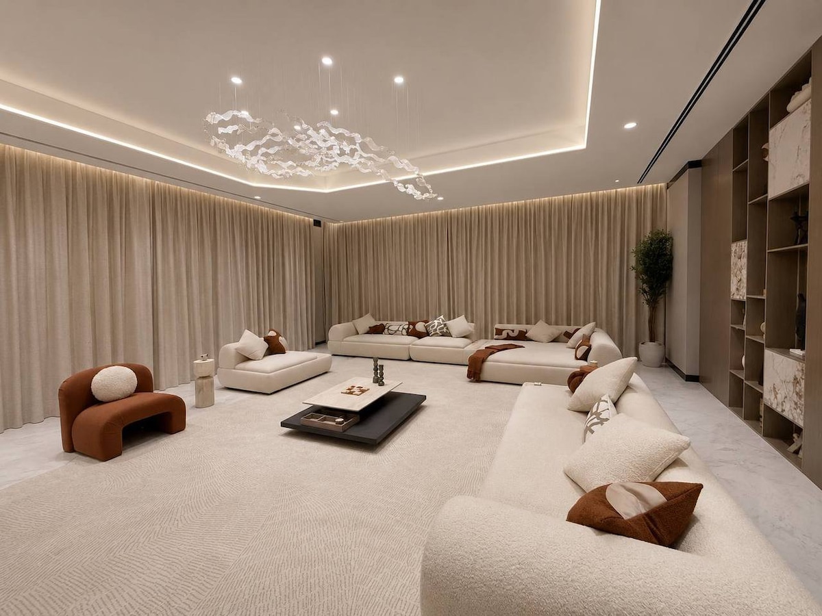 6BR Lamborghini Luxury Villa | Cinema, Spa & Pool - 3