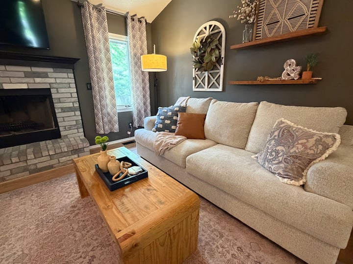 The May House - Pool Retreat - Sleeps 12/4br/3ba - Tanganyika Wildlife Park, Goddard