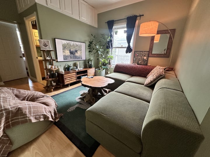 Home In Little Portugal | 2br | 1 Parking | Sauna - Toronto
