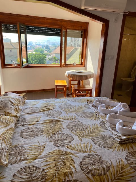 Popular Airbnb listing: Apartment Klara in Makedonsko Naselje