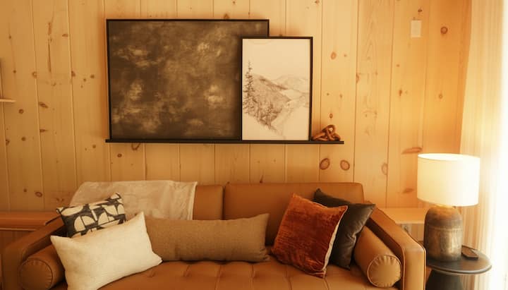 Modern Creekside Cabin W/ Hot Tub —Near Smoky Mtns - Cosby, TN