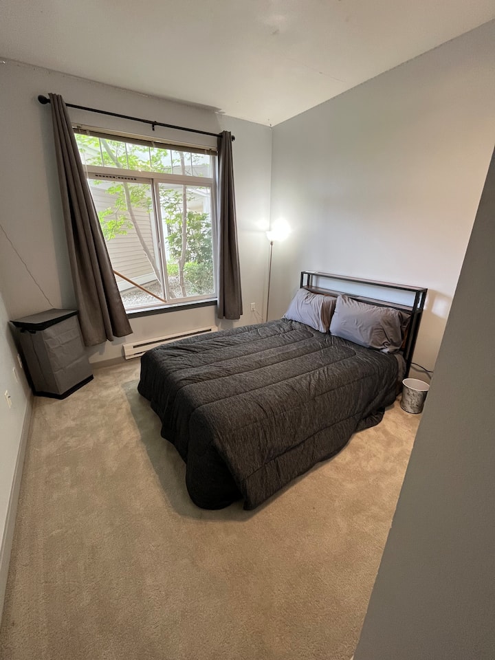 Quiet Getaway With Private Bath & Workspace - Mukilteo, WA