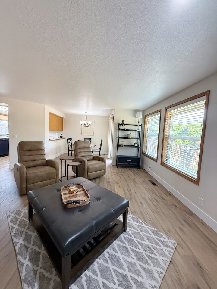 Adorable 2 Bed / 2 Bath Duplex In Great Location - Springfield, OR