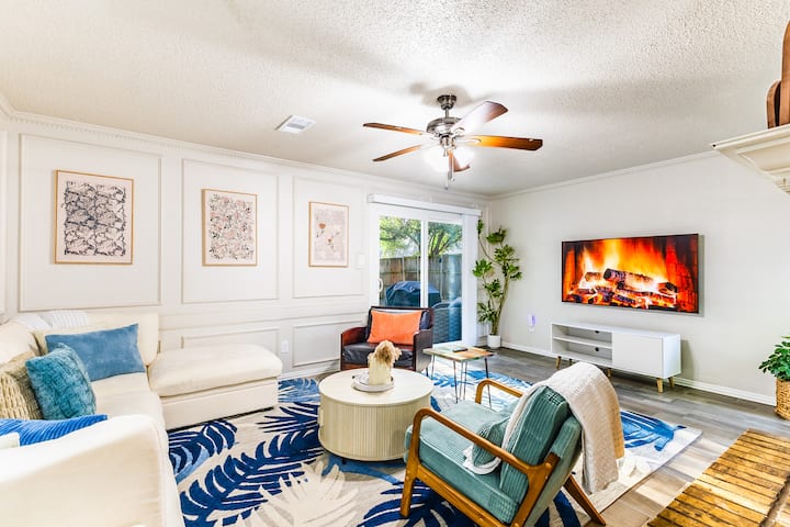 Cozy Frisco Family Home | Fenced Yard + Fireplace - Frisco, TX