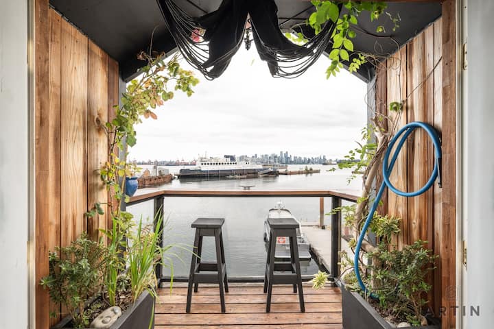 The Octopus Garden | One-of-a-kind 2br Float Home - North Vancouver