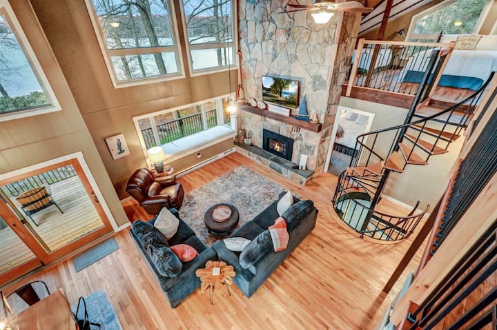 Eagle View Retreat | Panoramic Lakefront Escape - Lake Ariel