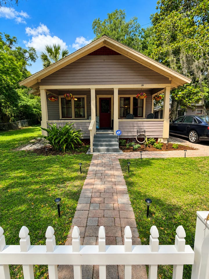 Magnolia Cottage | Historic 1923 Downtown Deland - DeLand, FL