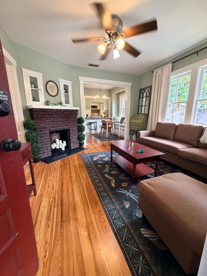 Magnolia Cottage| Historic Downtown Deland Stetson - DeLand, FL