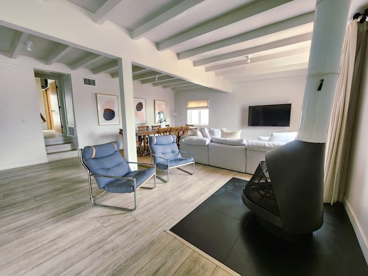 Modern 2br Beach Walk Retreat W/king &Coastal Vibe - Malibu, CA