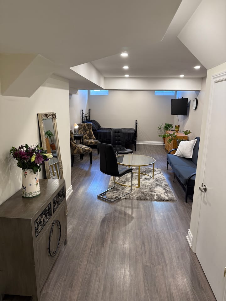 Cozy Studio Apartment With Private Entrance - Aurora