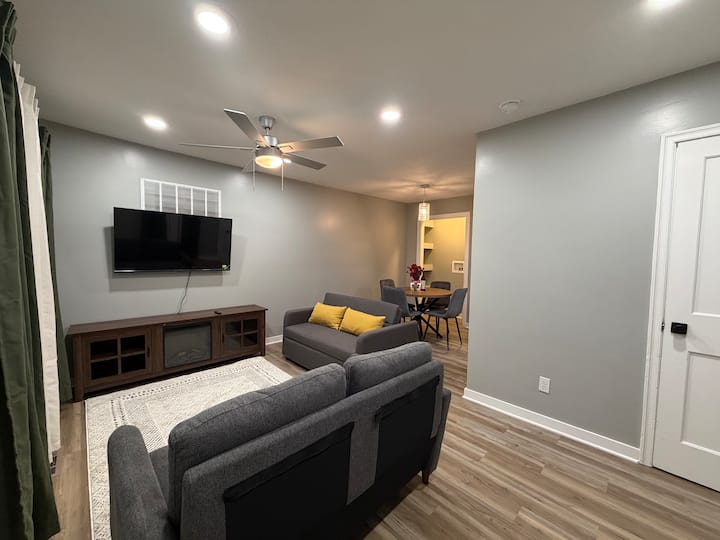 Modern Kc Duplex – Unit B - International Plaza, Kansas City