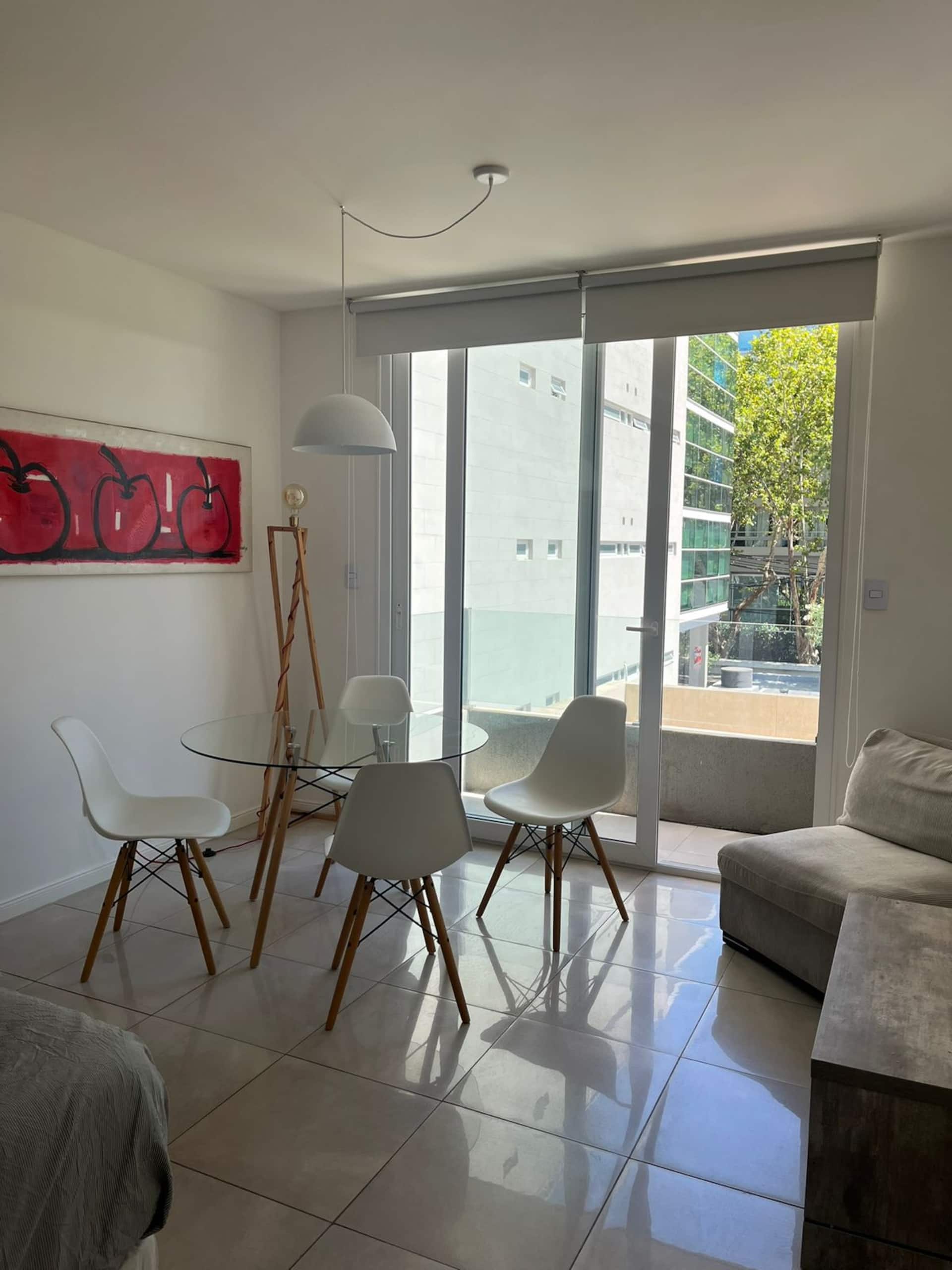 Studio con balcón y pileta