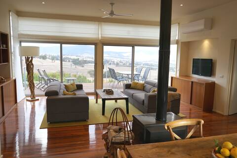Top Airbnb: Merrimont Downs - Near Mt Buller, Farm Stay in Merrijig