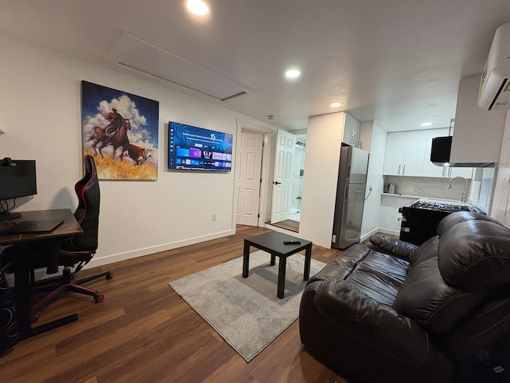 New Guest Suite Close To Microsoft - Bellevue, WA