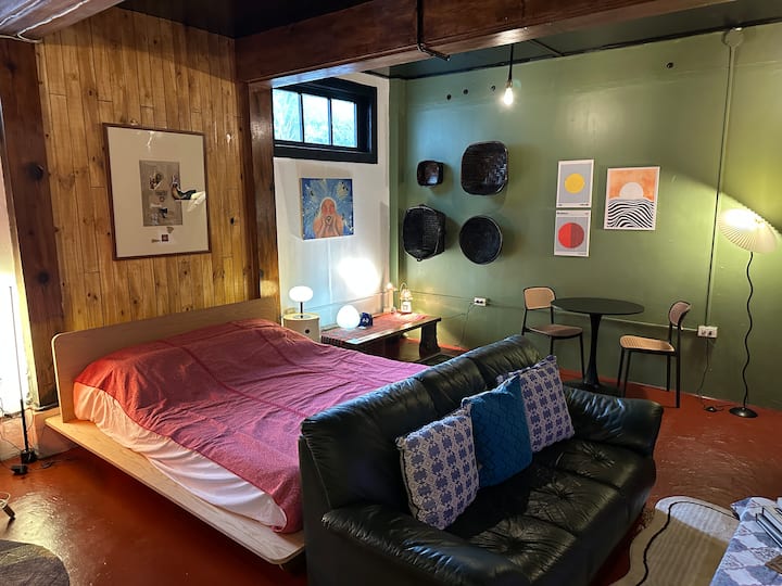 A Spacious Studio In An Old 1940s Baguio House. - Philippines