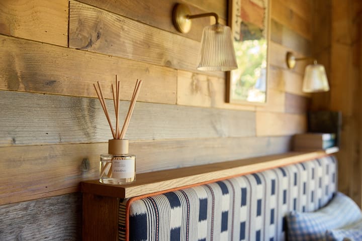 Alcoves, The Blue Cabin - A Natural Shelter - Cotswolds