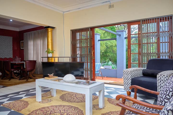 Perfect Escape At Where Comfort Meets Elegance. - Johannesburg