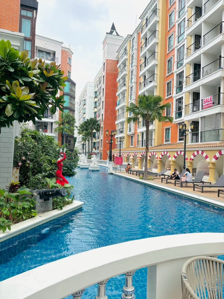 Spanish Style Condo - Large Pool & Near The Beach - Pattaya City