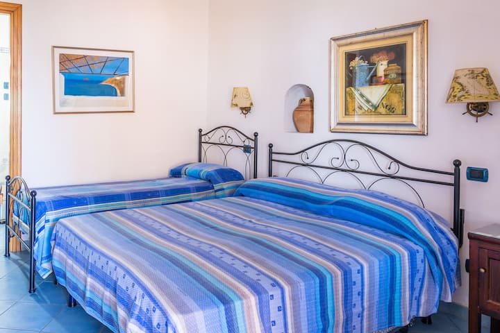 Camera Tripla Con Terrazzo Villa Artemis By Isula - Lipari