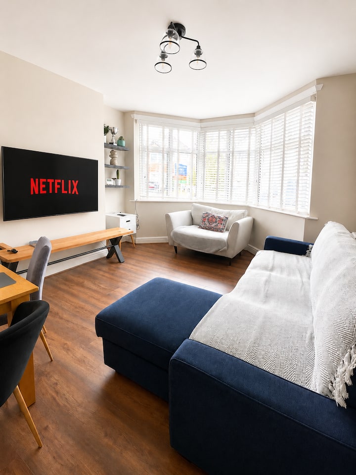 Cosy 2 Bedroom House, Close To The Station - 힝클리