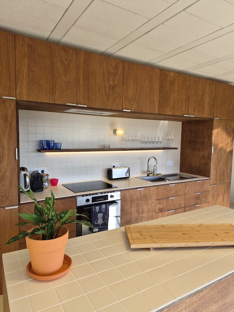 Airbnb performant: La Maison d'André – Vineyard View and Hot Tub à Marne