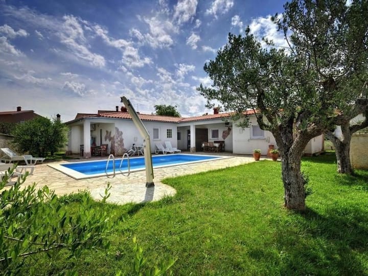 Villa Vallelunga By Interhome - Pola