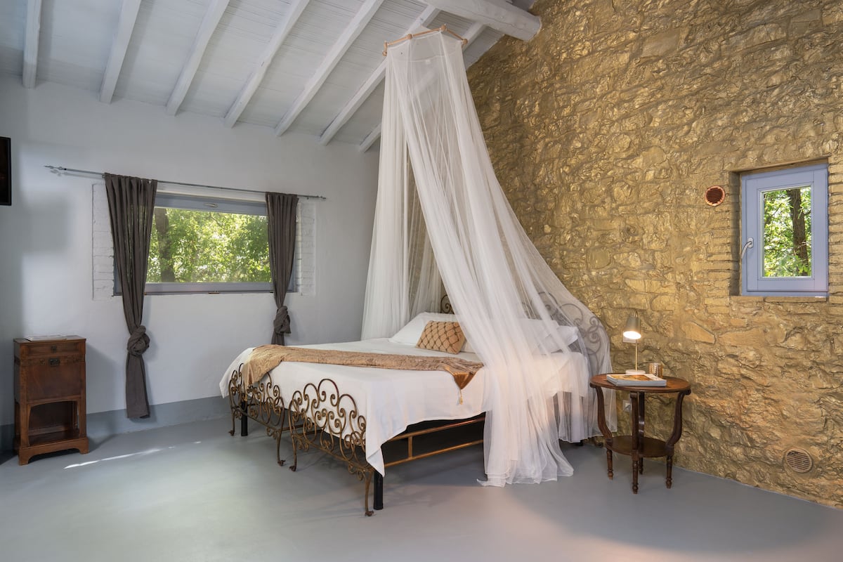 First studio bedroom at Montelodoli with king bed and natural light