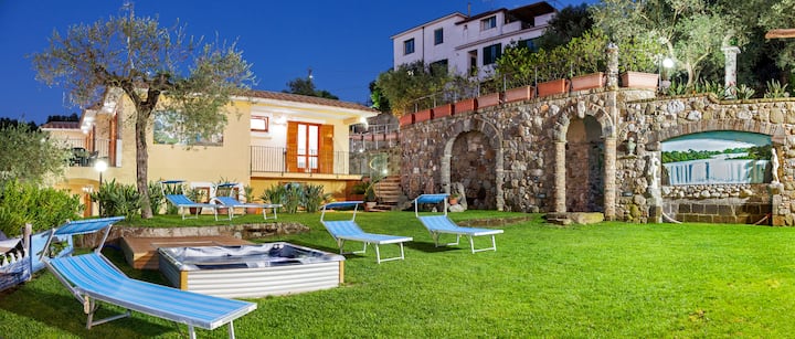 Villa Rosanto, Private Pool, Sea Views & Murals - Massa Lubrense