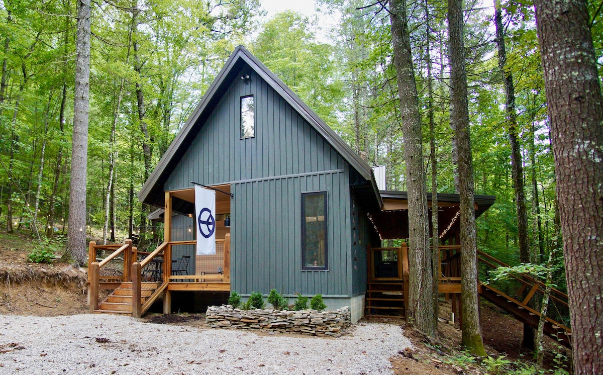 Camp Firefly, Secluded Cabin, Hot Tub, Forest View - Cabins for