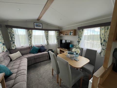 Popular Airbnb listing: New 4 Birth static caravan in Whitby in Whitby