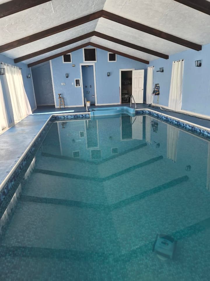 Featuring Indoor Pool In Peaceful Neighborhood - North Olmsted, OH