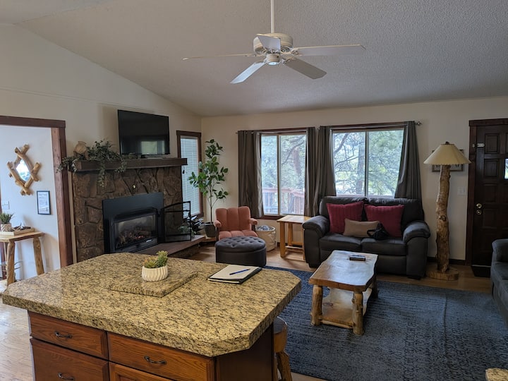 A Peaceful Cabin With Hot Tub - Estes Park