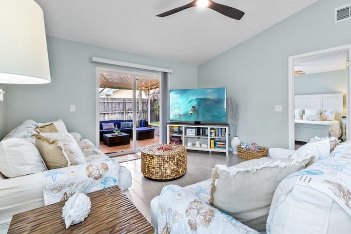 Indialantic Oasis | 2br, Outdoor Screened-in Patio - Melbourne, FL