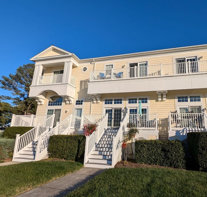 Waterfront Townhouse With Great Amenities - Bethany Beach, Delaware