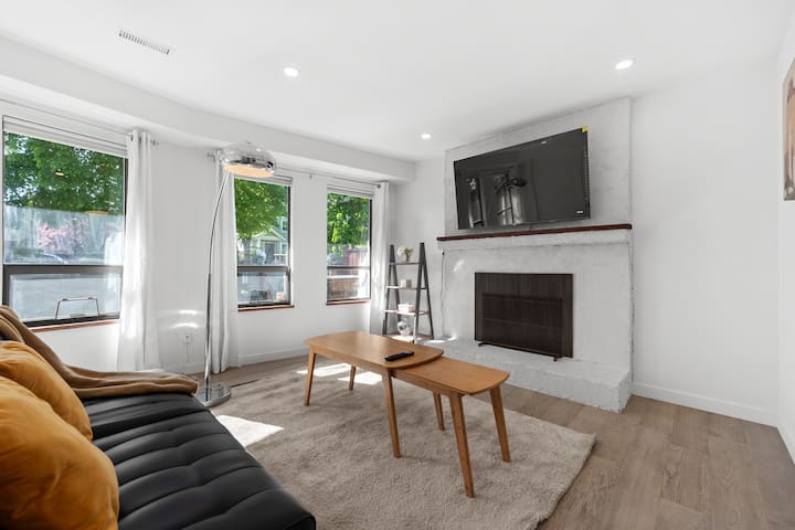 Newly Designed 2br Suite/near Transit/free Parking - Vancouver